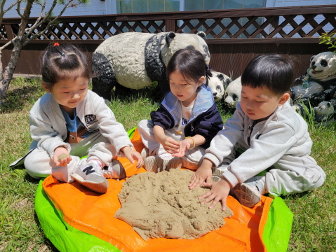 가창산들꽃학교에서의 즐거운 모래놀이